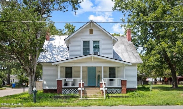 bungalow featuring a porch and a front yard