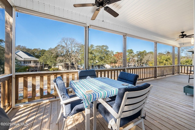 sunroom with ceiling fan