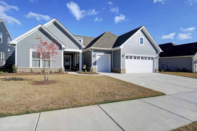 view of front of property featuring a front lawn and a garage