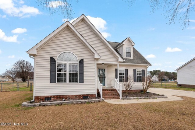 view of front facade featuring a front yard