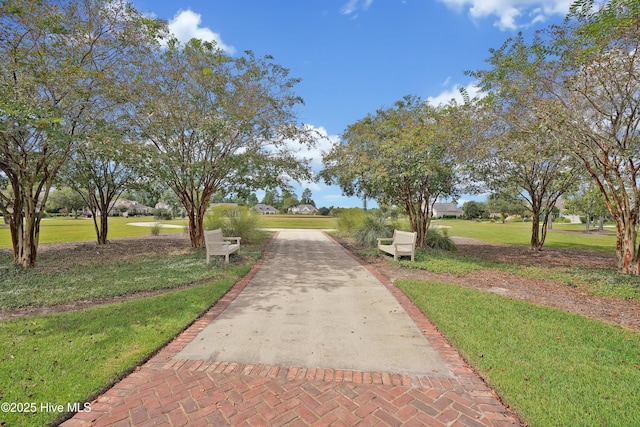 view of property's community featuring a lawn