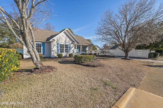 view of front of home featuring a front yard