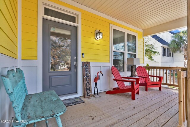 property entrance with covered porch