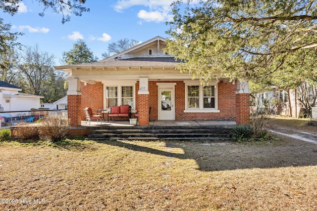 view of front facade with covered porch and a front yard