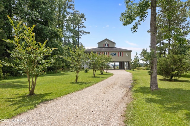 view of front of house with a carport and a front yard