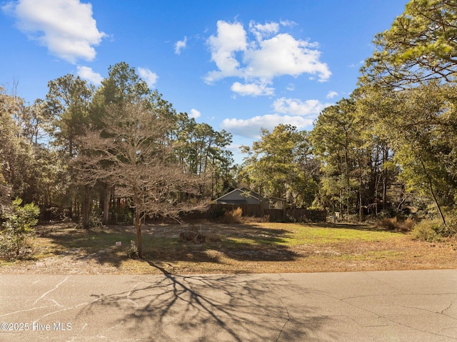 Listing photo 3 for 5702 Wisteria Ln, Wilmington NC 28409