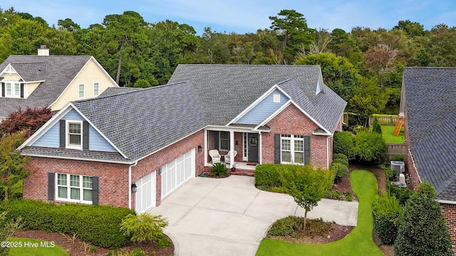 view of front facade featuring a garage