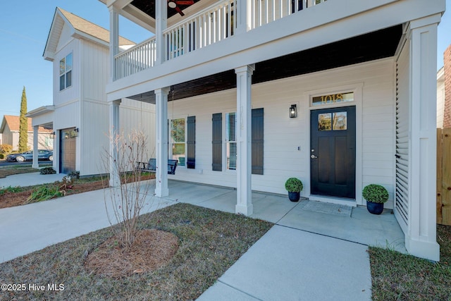 entrance to property with ceiling fan