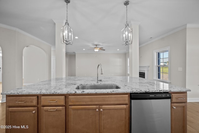 kitchen featuring ceiling fan, sink, stainless steel dishwasher, light hardwood / wood-style floors, and ornamental molding