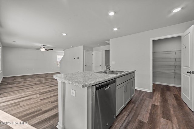 kitchen featuring ceiling fan, dishwasher, sink, dark hardwood / wood-style flooring, and a kitchen island with sink