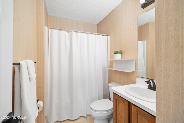 bathroom featuring a shower with curtain, vanity, a textured ceiling, and toilet