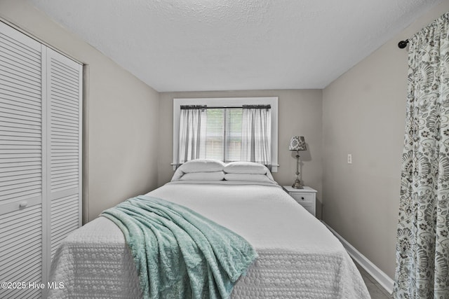 bedroom featuring a closet and a textured ceiling