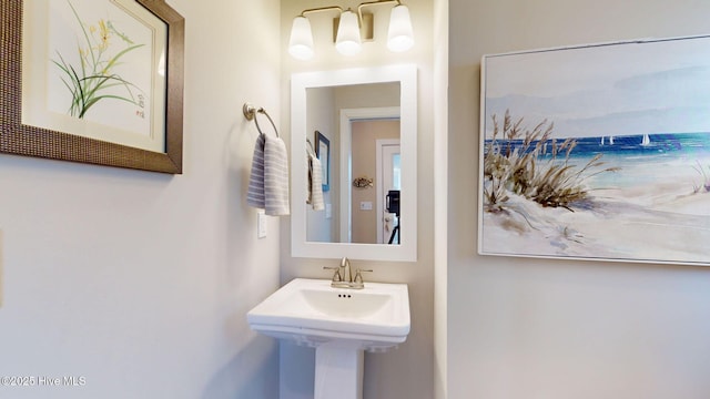 bathroom featuring sink