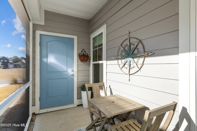 doorway to property with covered porch