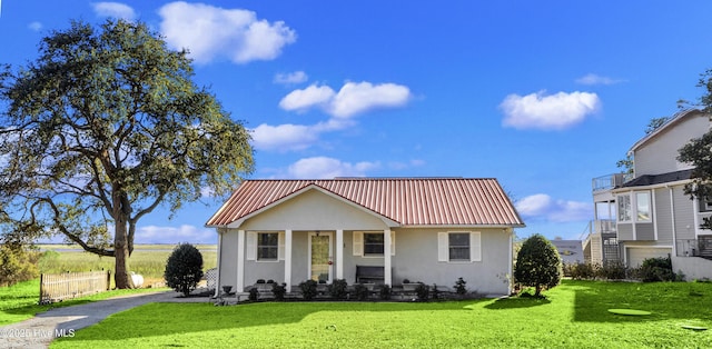 view of front of home featuring a porch and a front yard