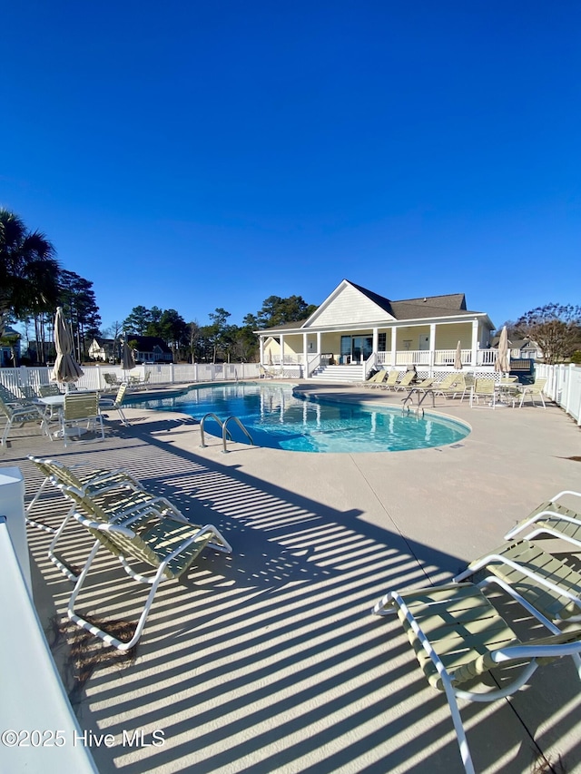 view of swimming pool featuring a patio