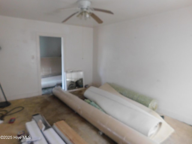 bedroom with ceiling fan