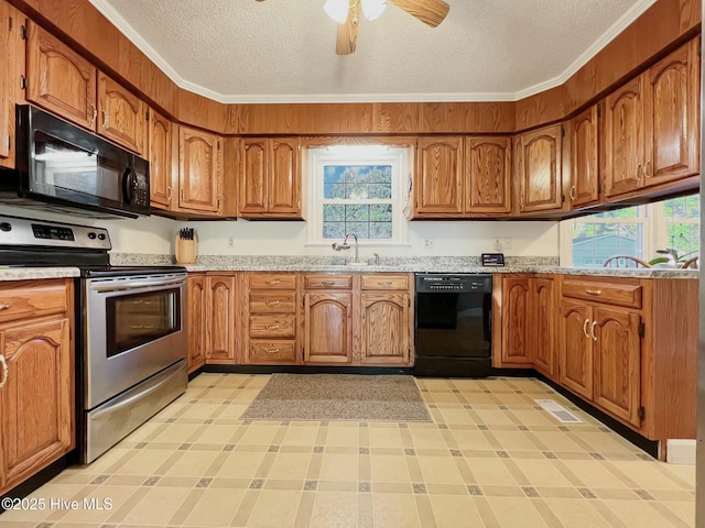 kitchen with ceiling fan, sink, a textured ceiling, black appliances, and ornamental molding