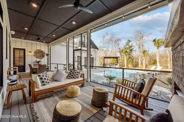 sunroom with ceiling fan