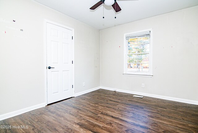 unfurnished room with dark hardwood / wood-style flooring and ceiling fan