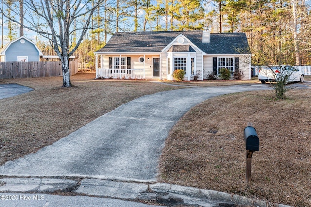 ranch-style home with a porch and a front lawn