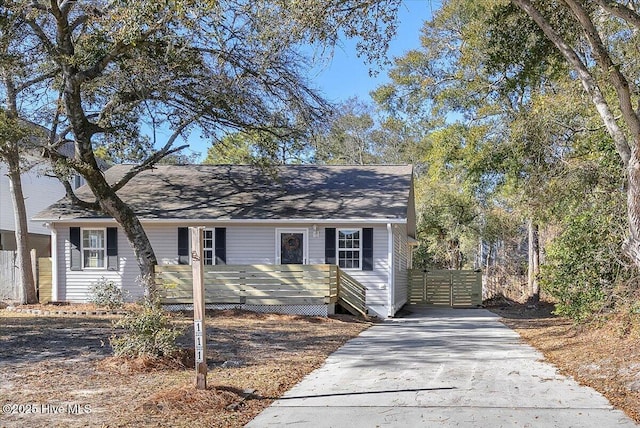 view of front of property