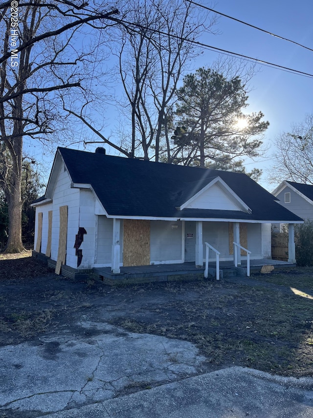 view of front of house featuring covered porch