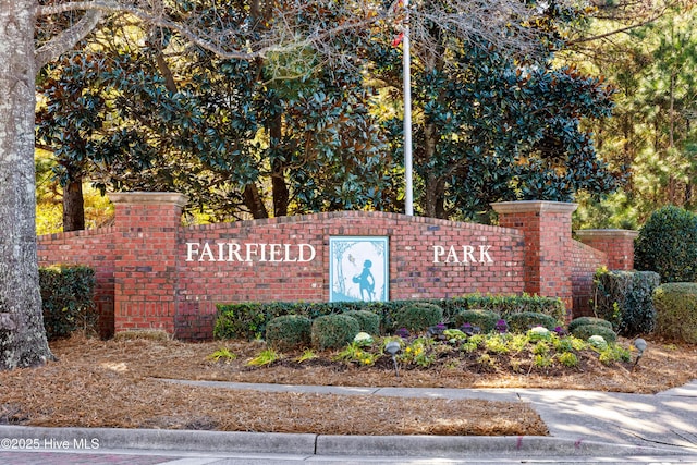 view of community / neighborhood sign