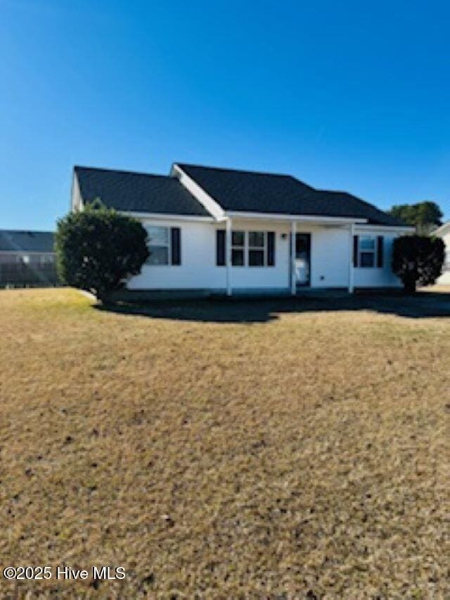 view of front of house with a front yard