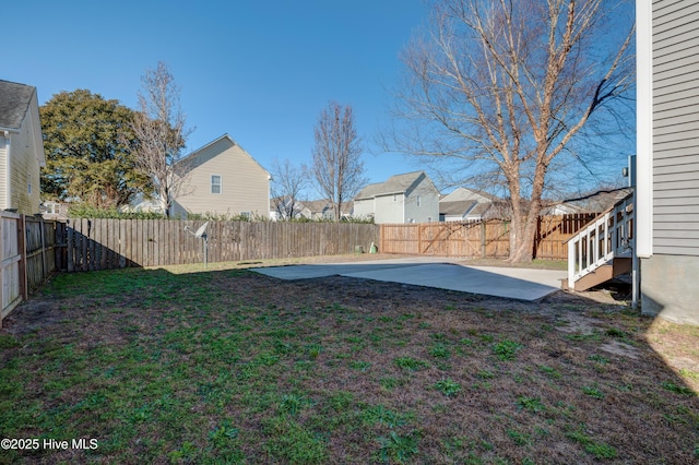 view of yard with a patio area