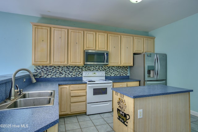 kitchen with sink, appliances with stainless steel finishes, backsplash, a kitchen island, and light brown cabinets