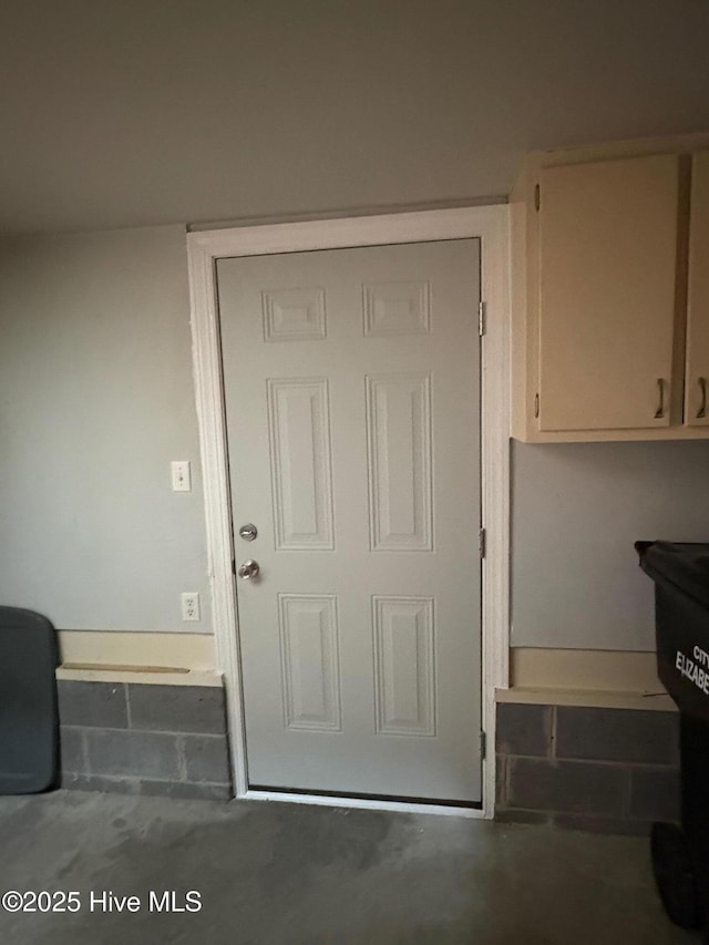 interior space featuring concrete flooring