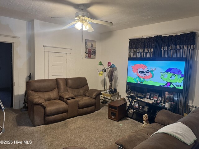 carpeted living room featuring ceiling fan and a textured ceiling