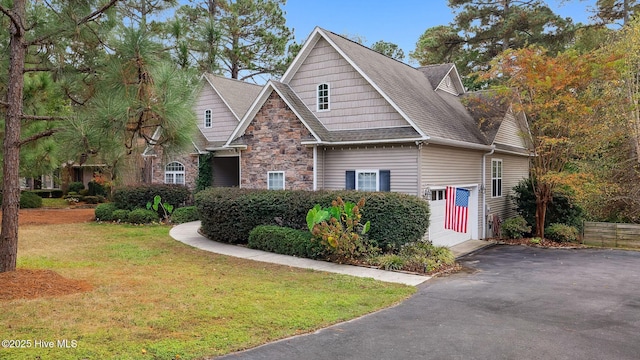 view of front of house featuring a front yard