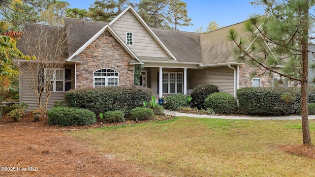 view of front of home featuring a front lawn