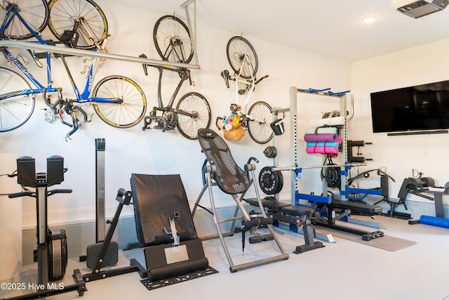 workout room featuring recessed lighting