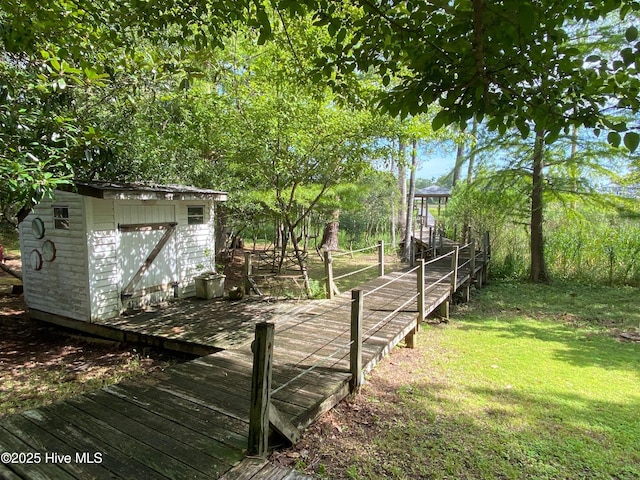 view of yard with a shed