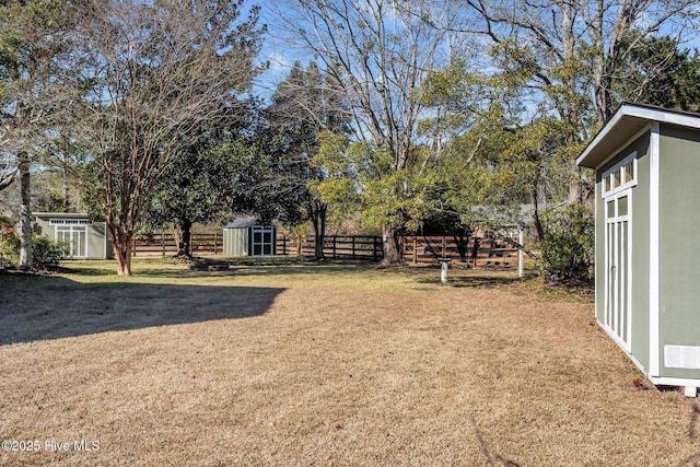 view of yard featuring a storage shed