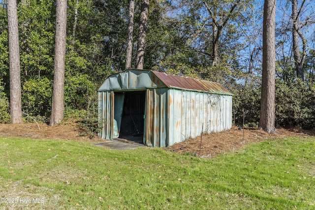 view of outdoor structure with a yard