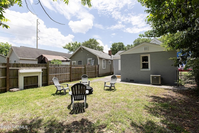 view of yard featuring central AC unit