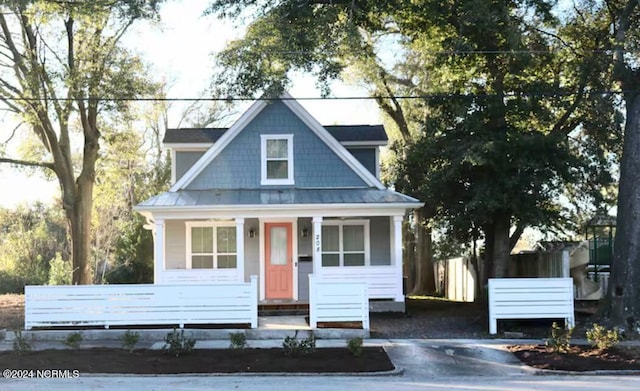 view of front of property featuring a porch