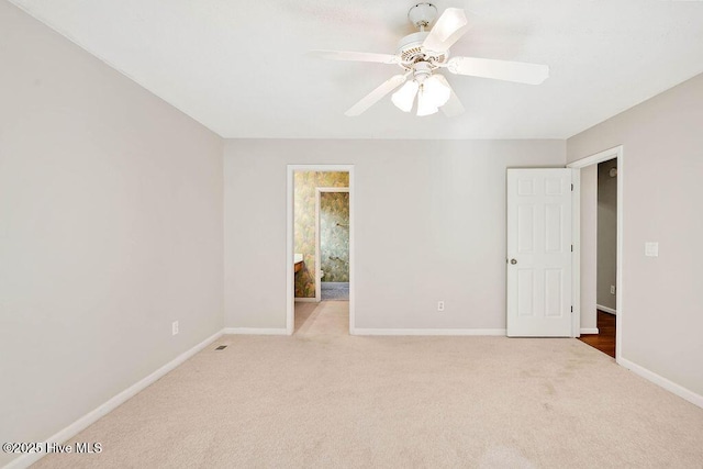 unfurnished room with light carpet and ceiling fan