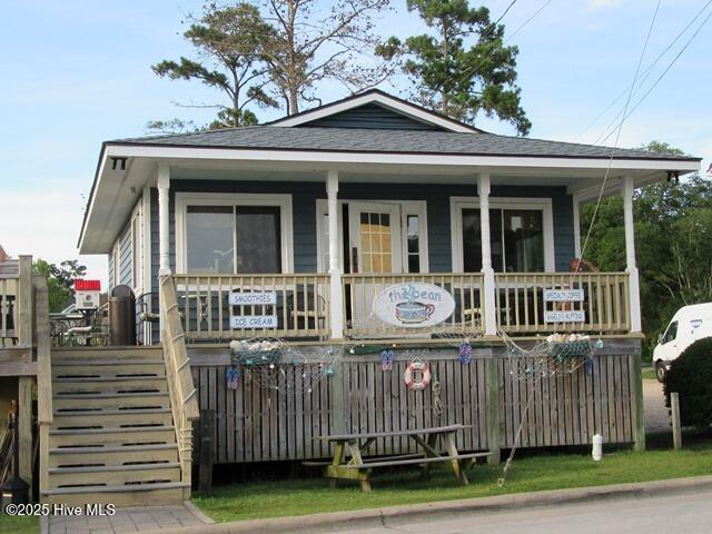 bungalow-style house with covered porch