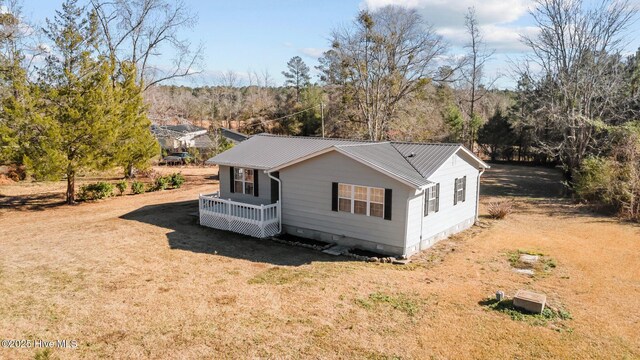 view of front of home with a front lawn