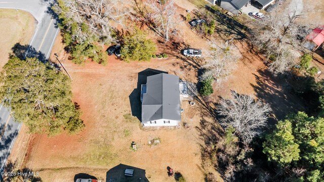 single story home featuring a porch and a front yard