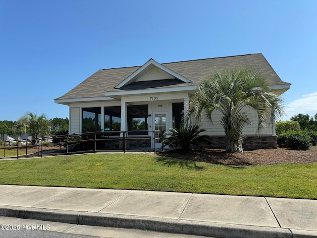 view of front facade featuring a front yard