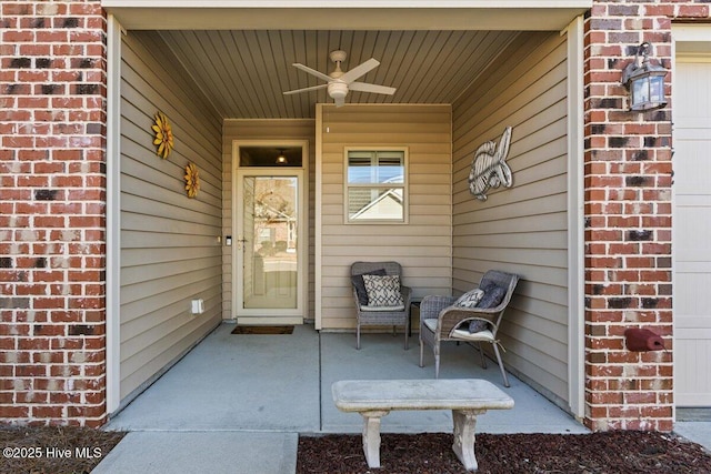 entrance to property with ceiling fan