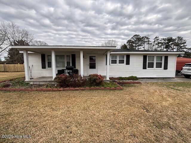 ranch-style house featuring a front lawn and covered porch