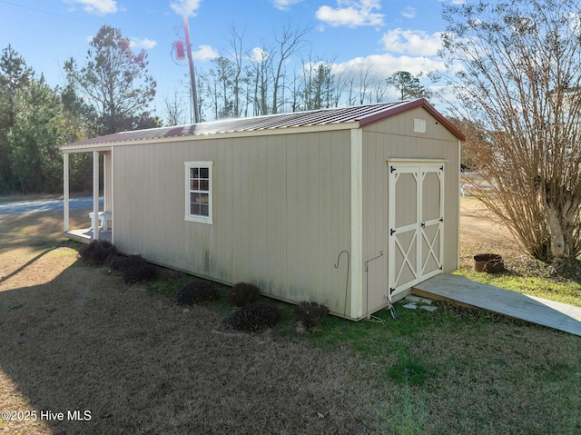 view of outbuilding