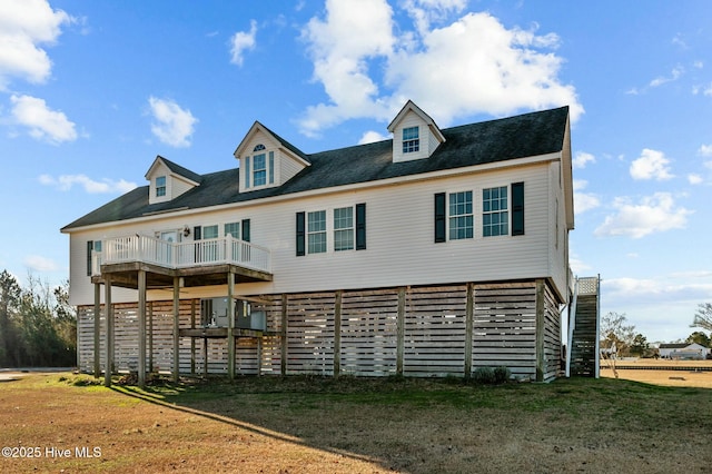 view of front facade with a front yard